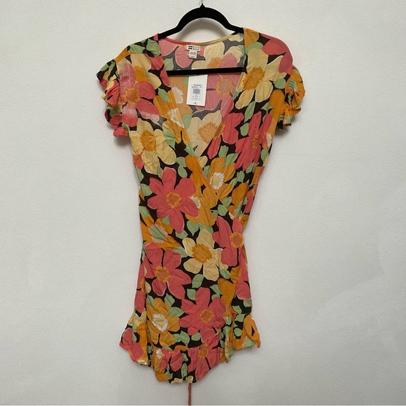 Billabong Dresses & Skirts - NWT BillaBong Tropical Floral Wrap Dress Size Large Vacation Spring Summer